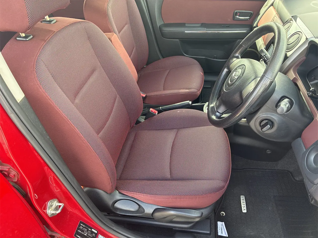 ベリーサ運転席